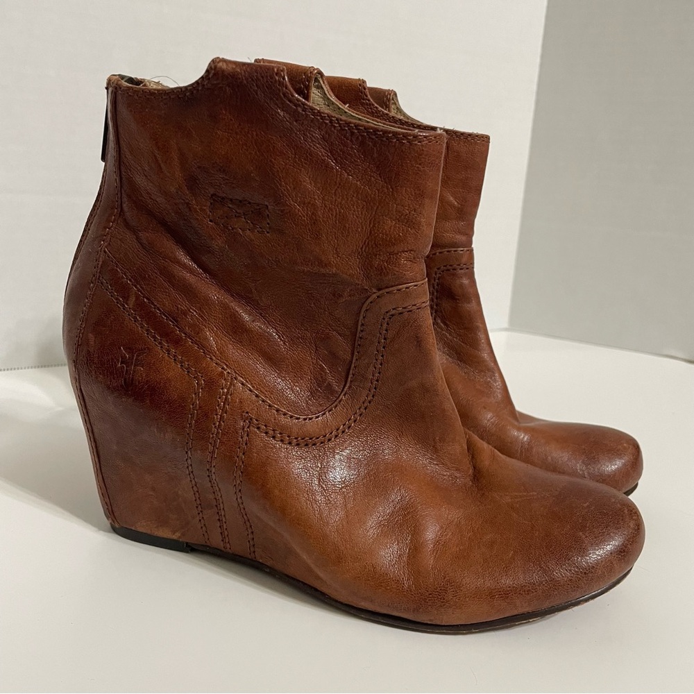 FRYE Carson wedge bootie Cognac Leather size 6‎